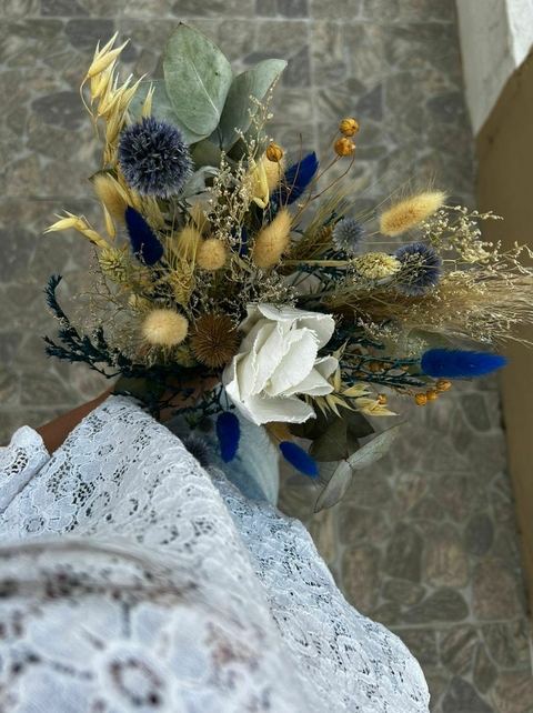 Ramo seco grande con flor de tela tonos azules - comprar online