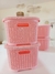 Imagen de Canasto Contenedor Rattan Rosado con Tapa x unidad