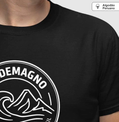 Camiseta Algodão Peruano CONDEMAGNO – MAR & MONTANHA | Prainha Basic Edition