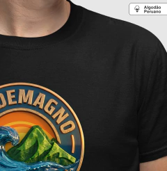 Camiseta Algodão Peruano CONDEMAGNO – MAR & MONTANHA | Prainha Dimension Edition