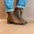 Bota amarrada salto baixo e bico redondo - VELVI - A marca da Vintage