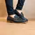 Mocassim com salto e detalhe em corrente - comprar online