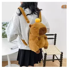 Mochila de capivara pelucia - Elyseon
