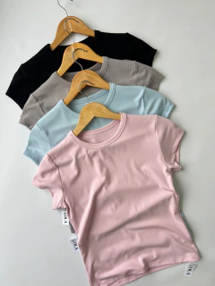 ¡LANZAMIENTO! 3x1 EN REMERAS BÁSICAS