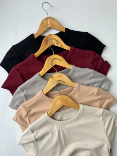 ¡LANZAMIENTO! 3x1 EN REMERAS BÁSICAS - Lolaindumentaria