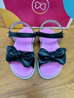 Sandália Infantil Preta Menina na internet