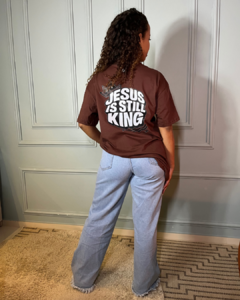 Oversized Marrom Jesus Is Still King - comprar online