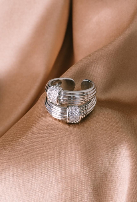 Anel prisma lux -cravejado em zircônias