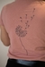 T-shirt - Ela é um Sopro + Colar Madrepérola cravejado (COMBO PROMOCIONAL) - Amora Luz Acessórios