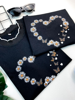 T-shirt Borboletas e Margaridas - comprar online