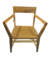 Silla de madera maciza de Peteribí con asiento trenzado artesanal, diseño natural ideal para comedor o living.