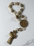 DEZENA DECORATIVA COM PÉROLAS E MEDALHA DE SÃO BENTO - comprar online
