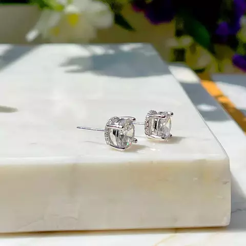 BRINCO ZIRCONIA BRANCA PONTO DE LUZ CRAVAÇÃO COM GARRAS 4X4