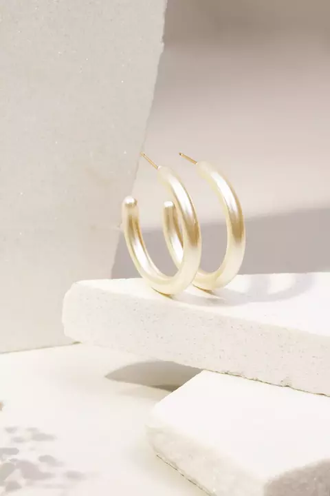Brinco de Argola de 40mm com Pérola Coreana - Banho de Ouro 18k