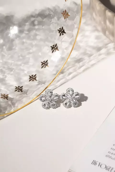 BRINCO CRISTAL LONDON BLUE ZIRCONIA BRANCA FLOR 5 PETALAS DE GOTAS PRATA 925