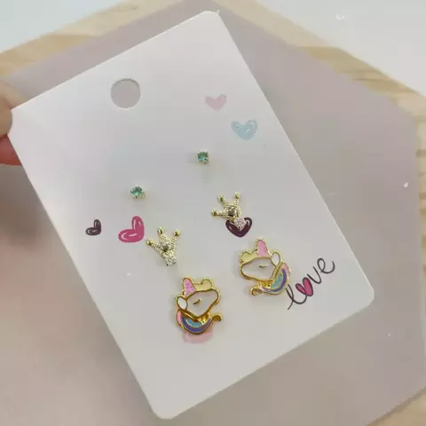 TRIO DE BRINCOS INFANTIL UNUCIRNIO COROA PONTO DE LUZ DOURADO