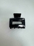 Broche cuadrado negro