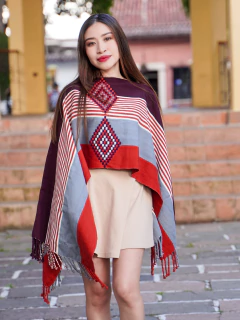 Artisan poncho inspired by Comitán Chiapas on internet