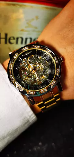 Relógio Skeleton Prime - Design Transparente e Elegante