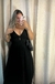 Vestido preto com decote em V