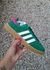 Gazelle verde y fucsia