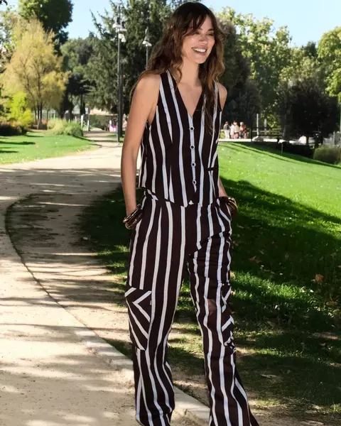 CONJUNTO LISTRAS COLETE E CALCA MAXI BOLSOS - comprar online