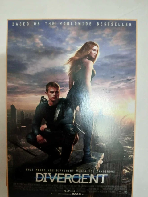 Cartel plano Divergente 17 cm por 12 cm