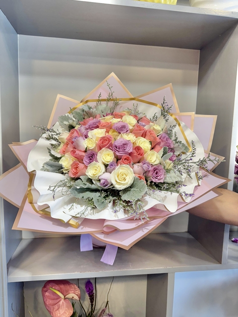 Ramo de rosas pastel espiral