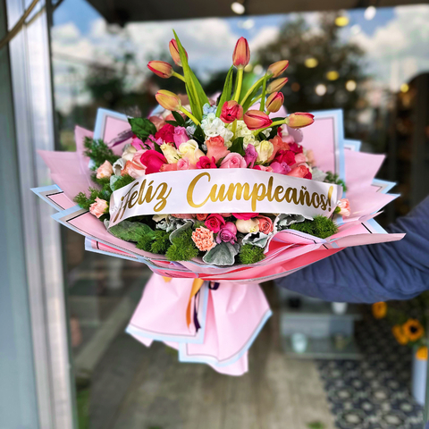 Bouquet de 36 rosas mixto floral y 10 tulipanes