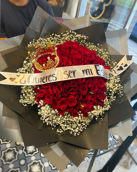 Mega ramo de 100 rosas rojas