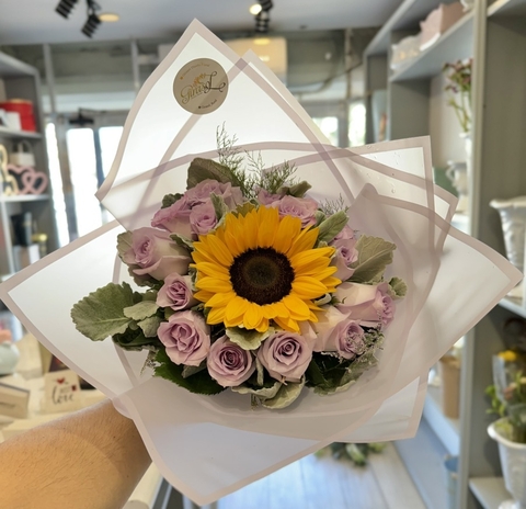 RAMO DE ROSAS Y GIRASOL