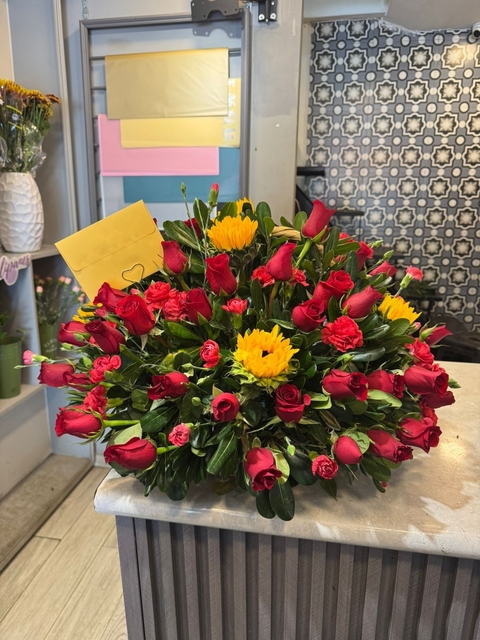 Mega canasta 80 rosas rojas