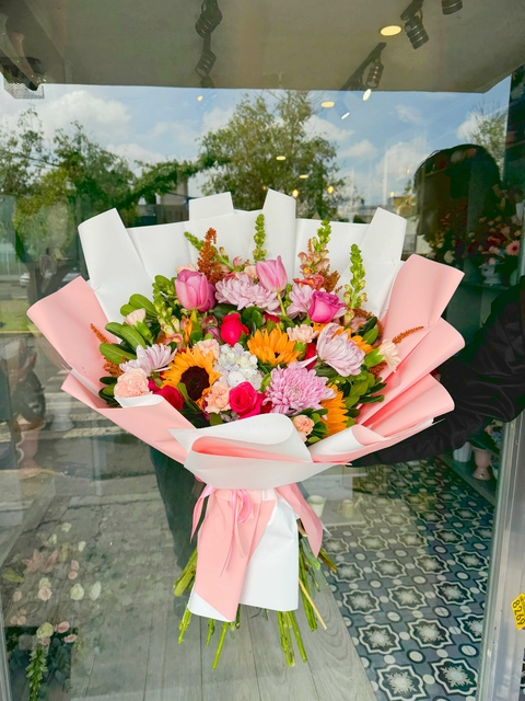 Bouquet rosas mixto floral