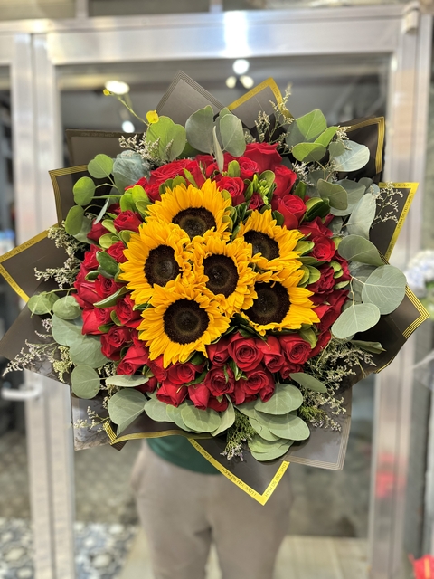 Mega ramo rosas y girasoles