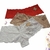 Tres culottes superpuestos en talle grande, color blanco, avellana y rojo, acompañadas de flores en tonos lila y aritos de igual color. 