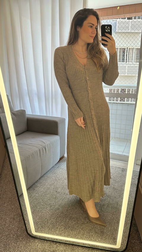Vestido tricot botões e nervuras