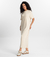 Mulher usando o Vestido Longo Essencial branco da MR & Co., produzido em algodão macio com toque leve e design minimalista. Vestido sustentável, confortável e versátil, pensado para mulheres que valorizam o essencial com sofisticação e propósito.