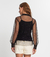A Camisa Manga Longa Com Blusa De Alça Endless é um conjunto elegante e versátil. A camisa, confeccionada em tule sequin e viscotorcion, oferece sofisticação com seu fechamento em botões. Enquanto isso, a blusa de alça básica proporciona conforto e pratic