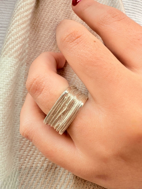 Anillo Cuadrado con hilos