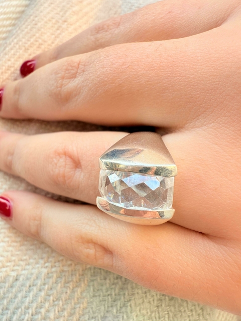 Anillo Cubic vertical