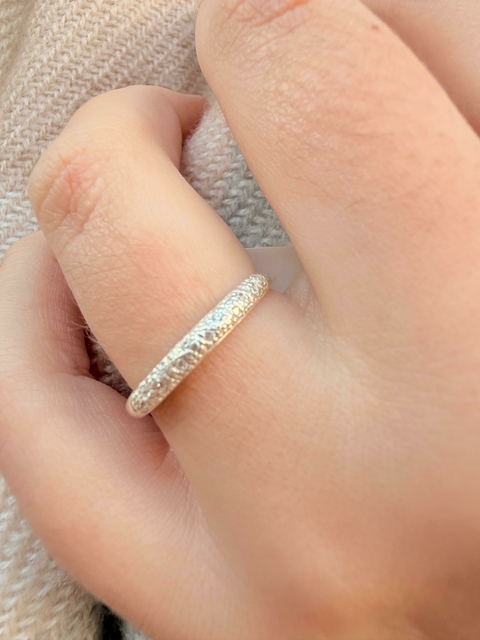 Anillo labrado con cubic blanco o negro