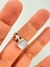 Anillo cuadro con olas de nácar
