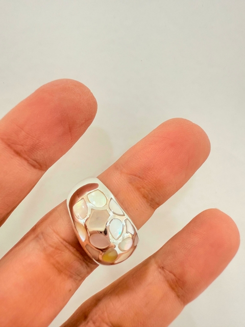 Anillo pétalos de nácar