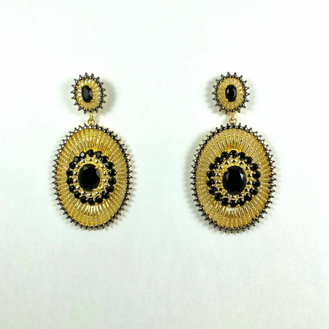 Brinco folheado 18k base e pendurado timão