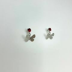 Imagem do Brinco aço inox base zirconia borboleta pendurada