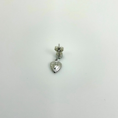 Brinco aço inox base zirconia coração oco pendurado