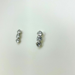 Brinco aço inox fixo 3 zirconias - comprar online