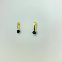 Brinco folheado 18k fixo base comprida bola cristal