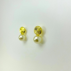 Brinco folheado 18k fixo círculo espiral e pérola - comprar online