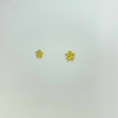 Brinco folheado 18k fixo flor de perola - comprar online
